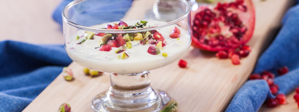 Joghurt mir Granatapfel, Pistazien und Honig