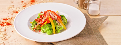 Brokkoli-Salat mit Joghurt- & Tahini-Sauce